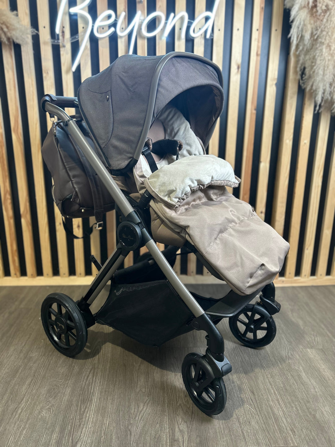 PRE LOVED Silver Cross Reef Pushchair, Dream Car Seat + Accessories - Earth