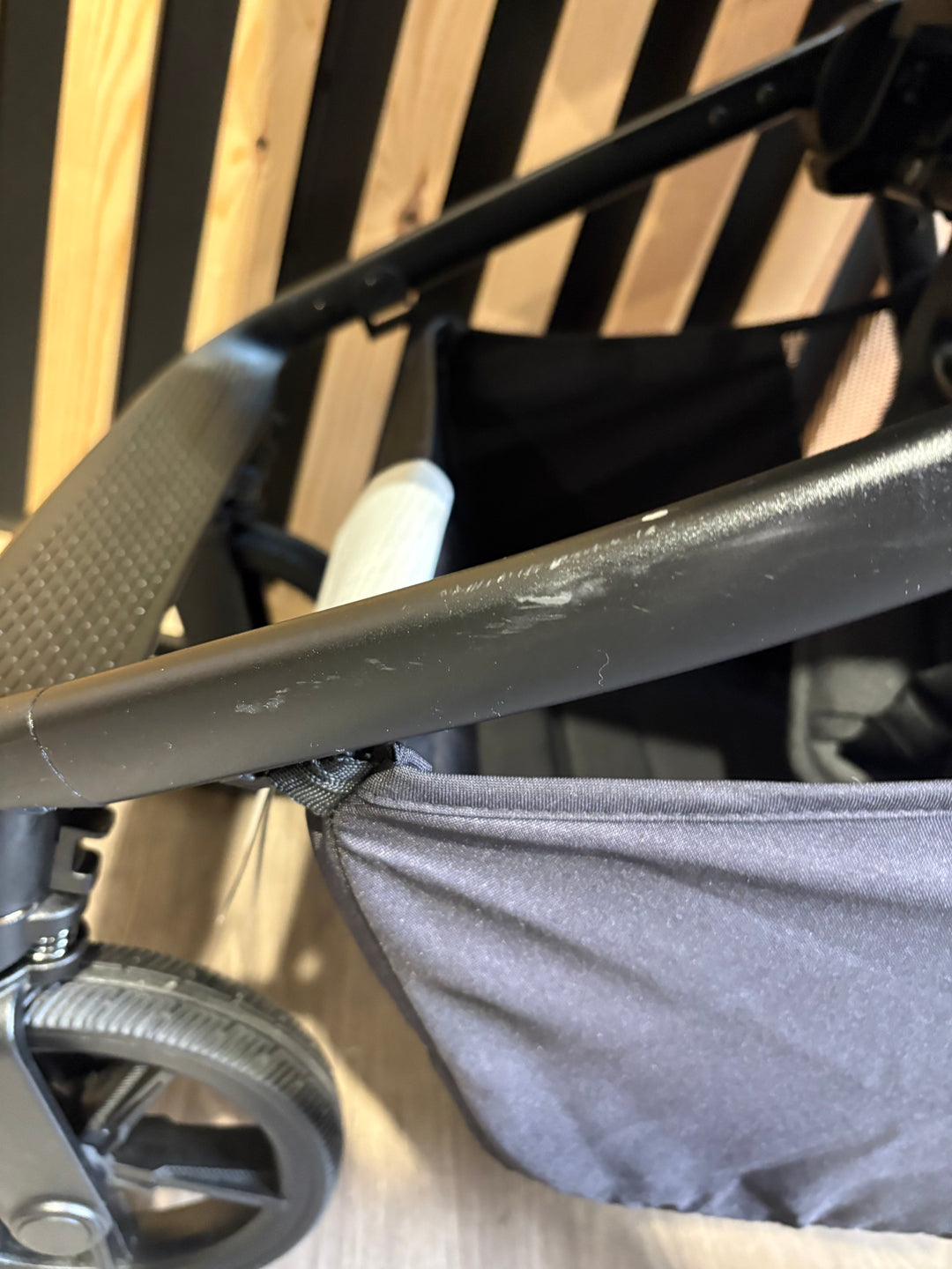 PRE LOVED Venicci Claro 4in1 Travel System Inc Isofix Base - Noir