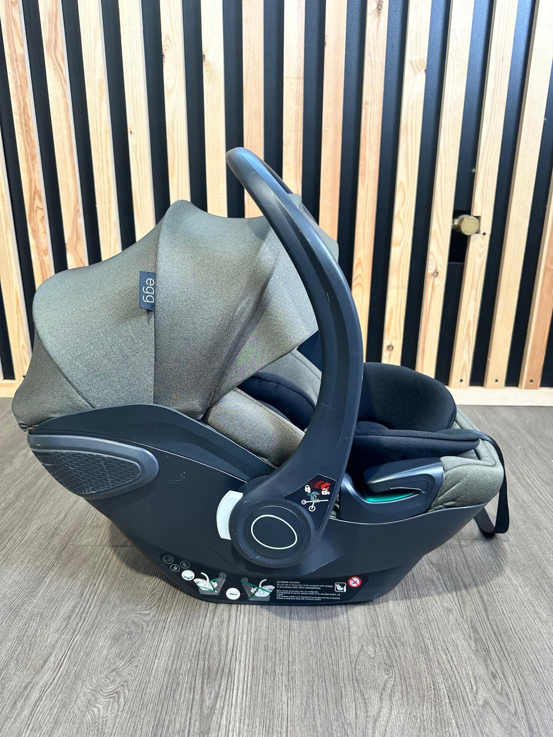 PRE LOVED egg Shell Car Seat - Hunter Green