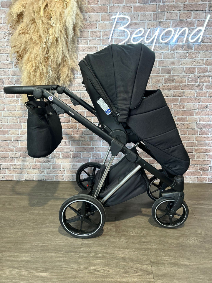 EX DISPLAY Mee-Go Milano Plus Travel System - Platinum