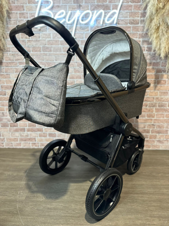 PRE LOVED Venicci Tinum 2 in 1 Travel System - Grey