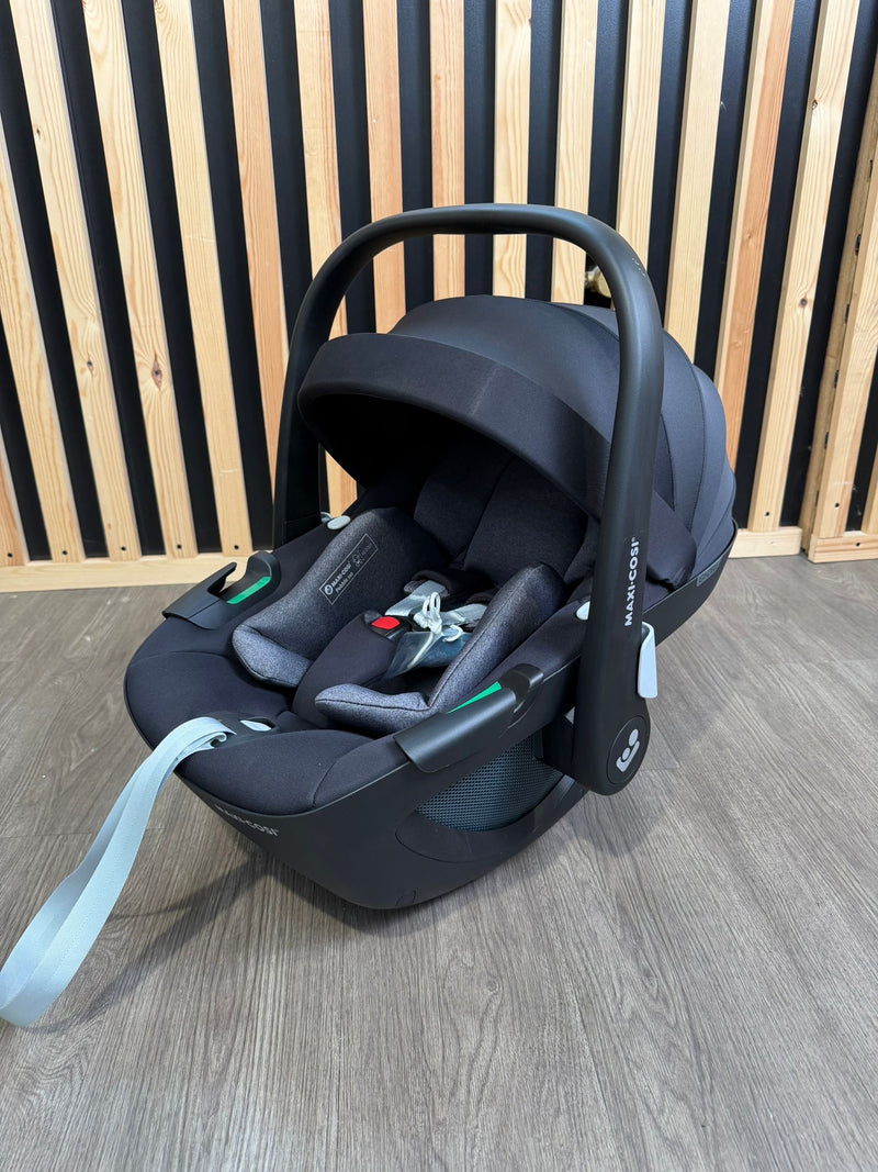 OPEN BOX Maxi-Cosi Pebble 360 Car Seat - Essential Black