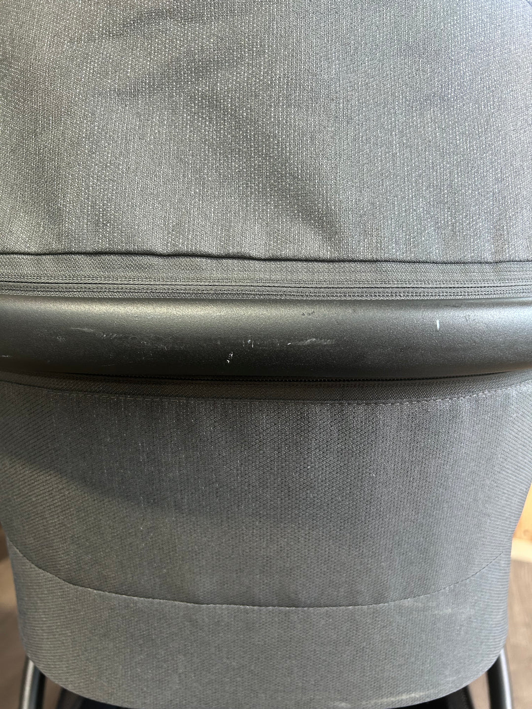 EX DISPLAY Venicci Tinum Edge 2-in-1 Travel System - Charcoal