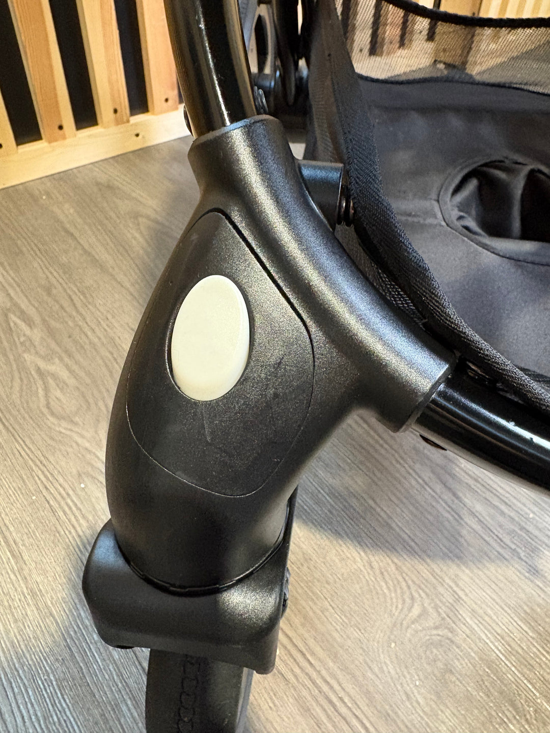 PRE LOVED egg2 Travel System - Just Black