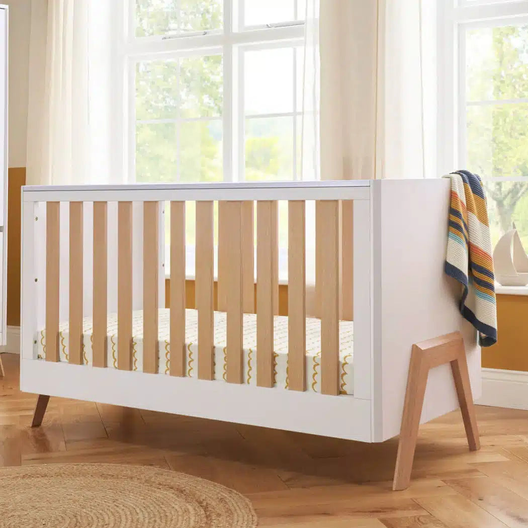 Tutti Bambini Fuori Cot Bed – White/Light Oak