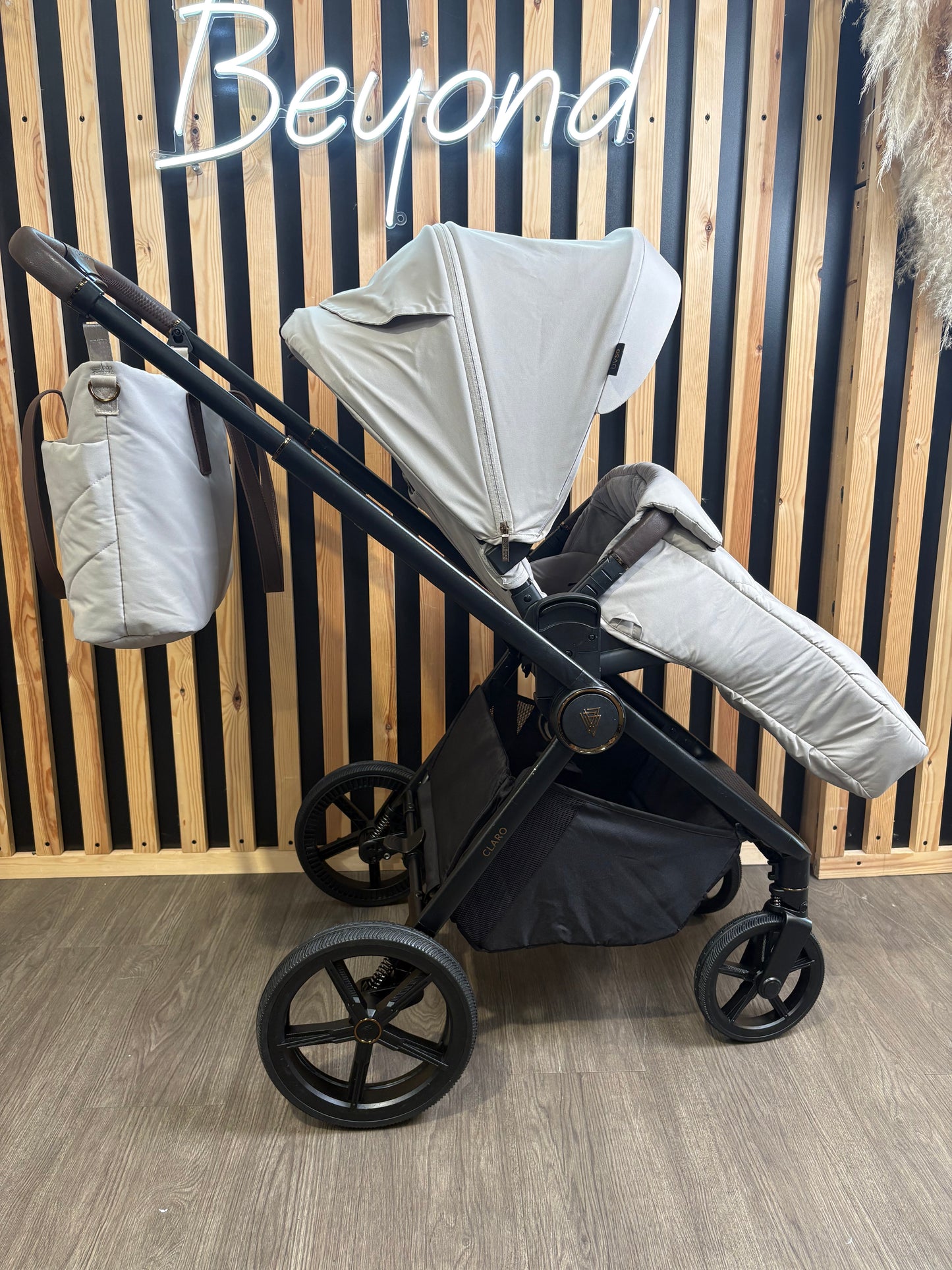 PRE LOVED Venicci Claro 2-in-1 Travel System - Vanilla