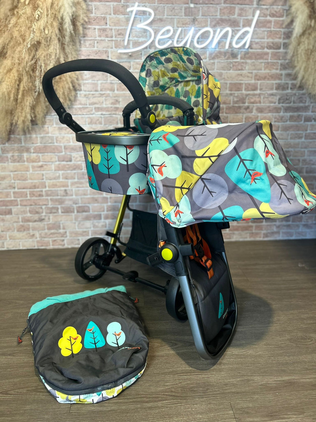 PRE LOVED Cosatto Giggle Travel System