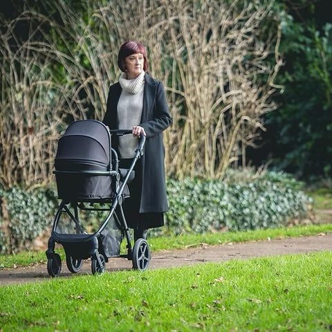 Redkite Push Me Savanna i Travel System Ultimate Baby Essentials Bundle - Black