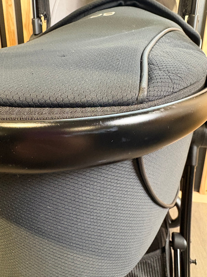 PRE LOVED egg2 Travel System - Just Black