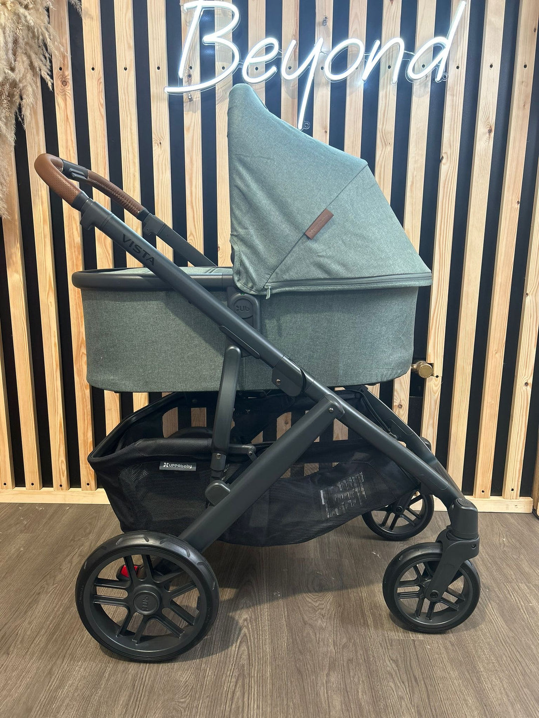 PRE LOVED UPPAbaby VISTA V2 Pushchair and Carrycot - Gwen