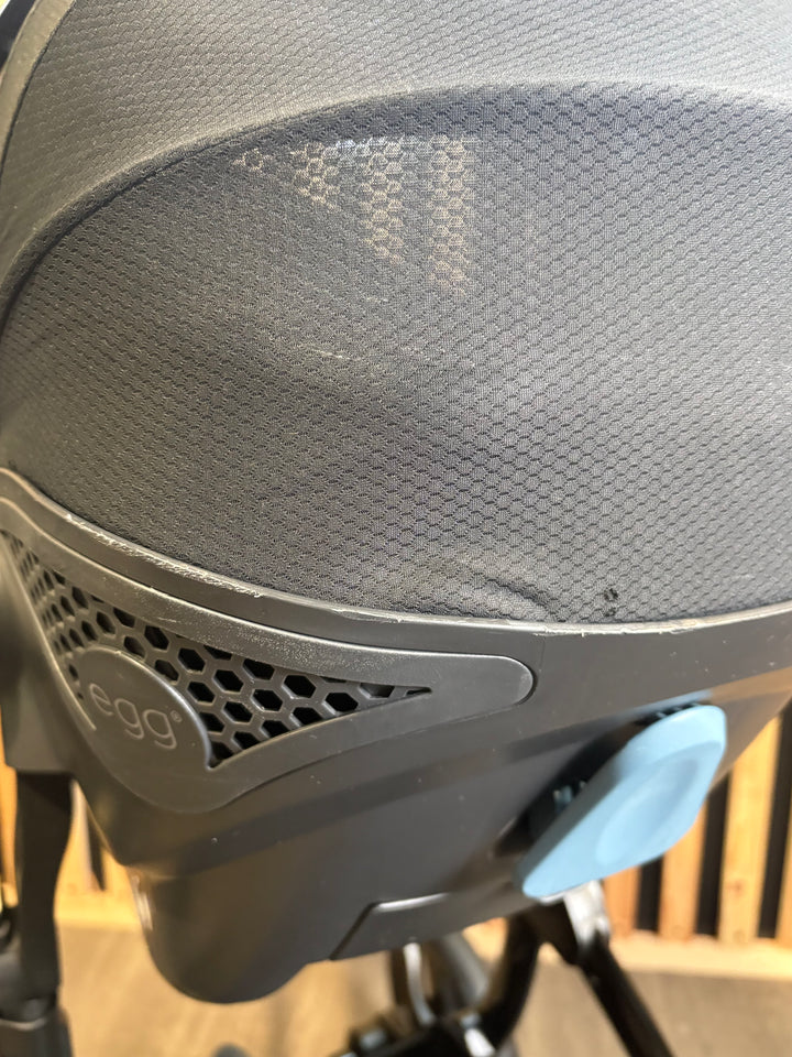 PRE LOVED egg2 Travel System - Just Black