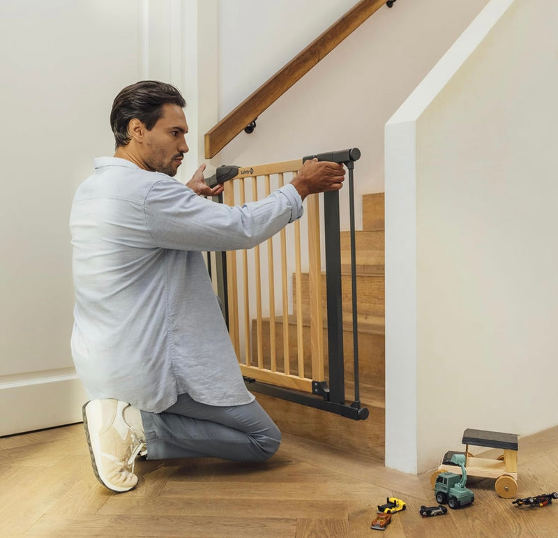 Safety 1st Simply Close Wood & Metal Pressure Fit Stair Gate - Natural