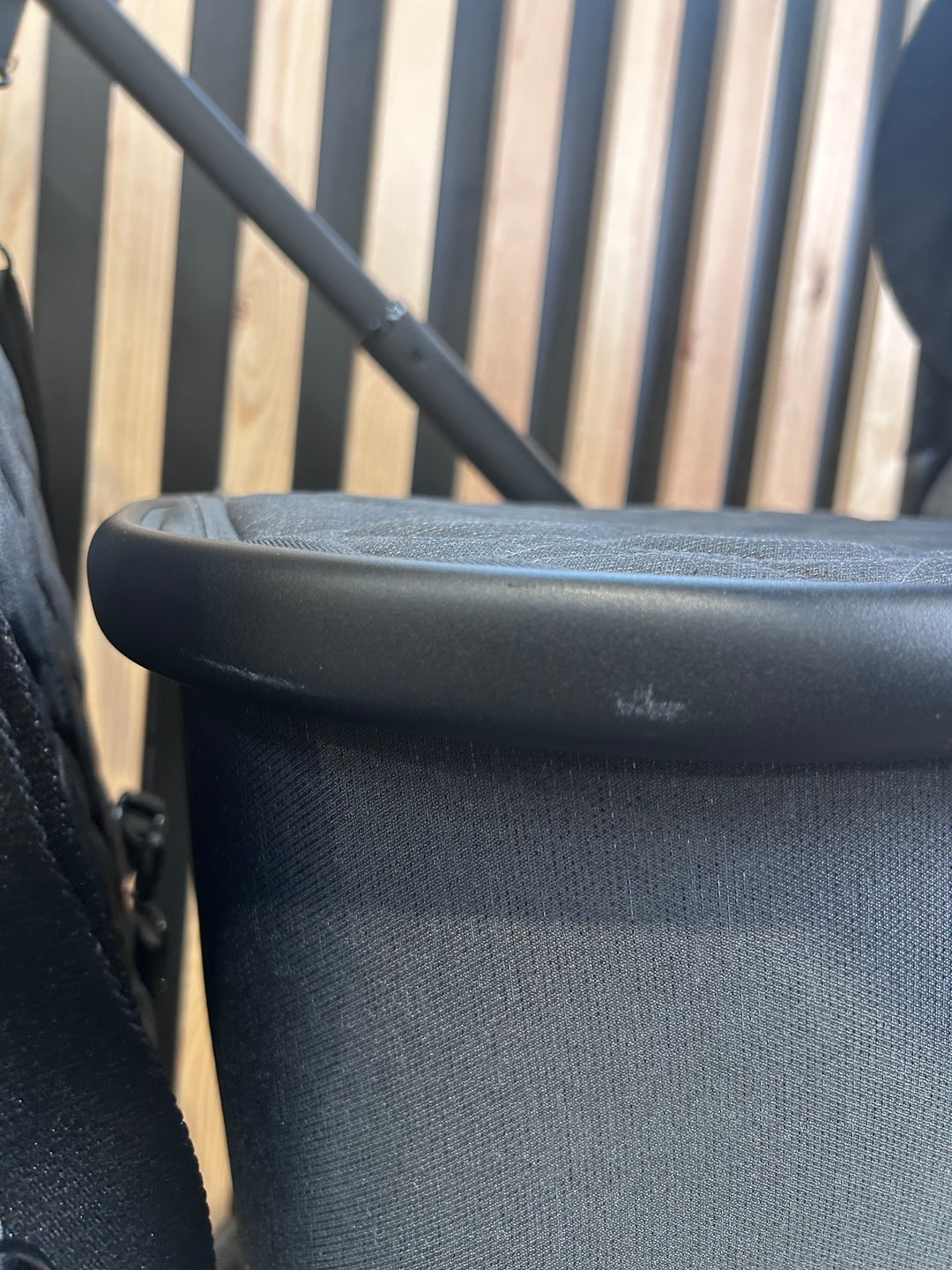 EX DISPLAY Venicci Tinum Edge 2-in-1 Travel System - Charcoal