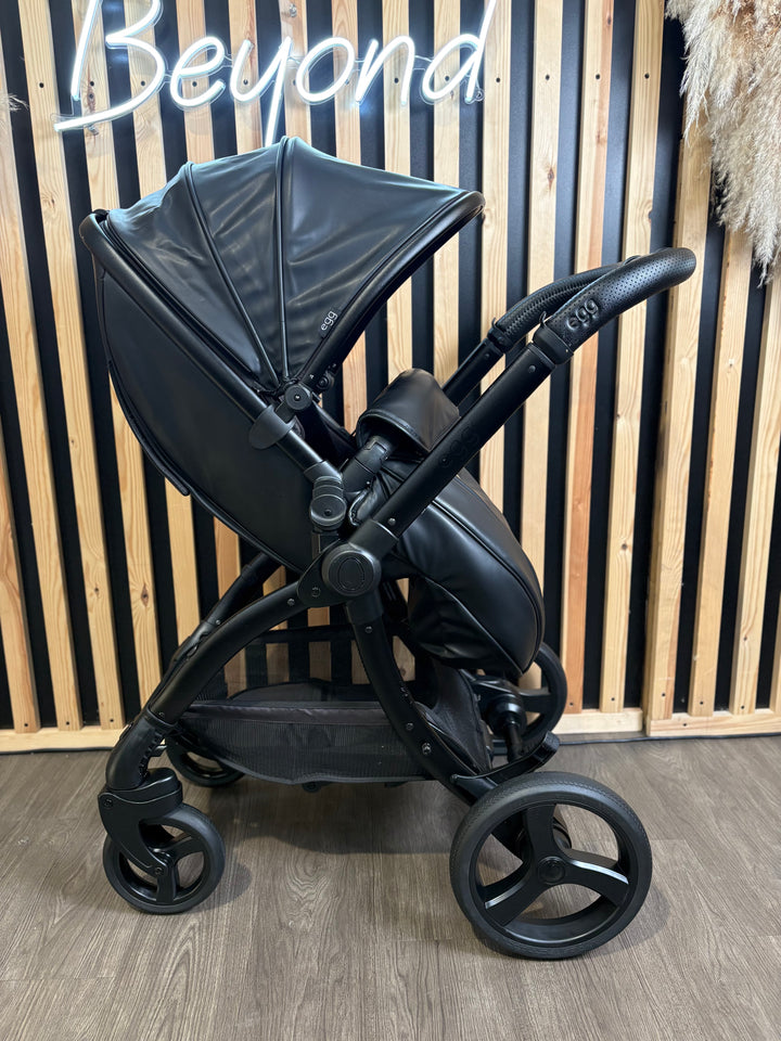 PRE LOVED egg2 Travel System - Stealth