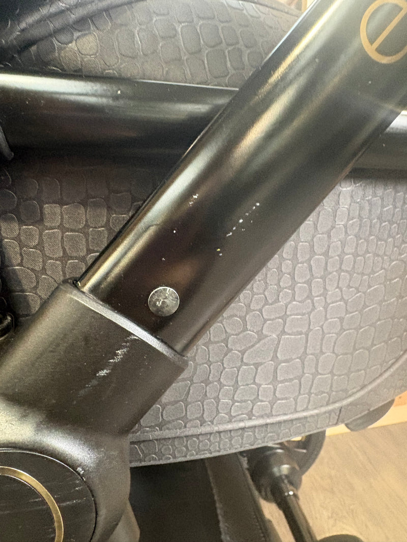 PRE LOVED egg2 Travel System - Jurassic Gold