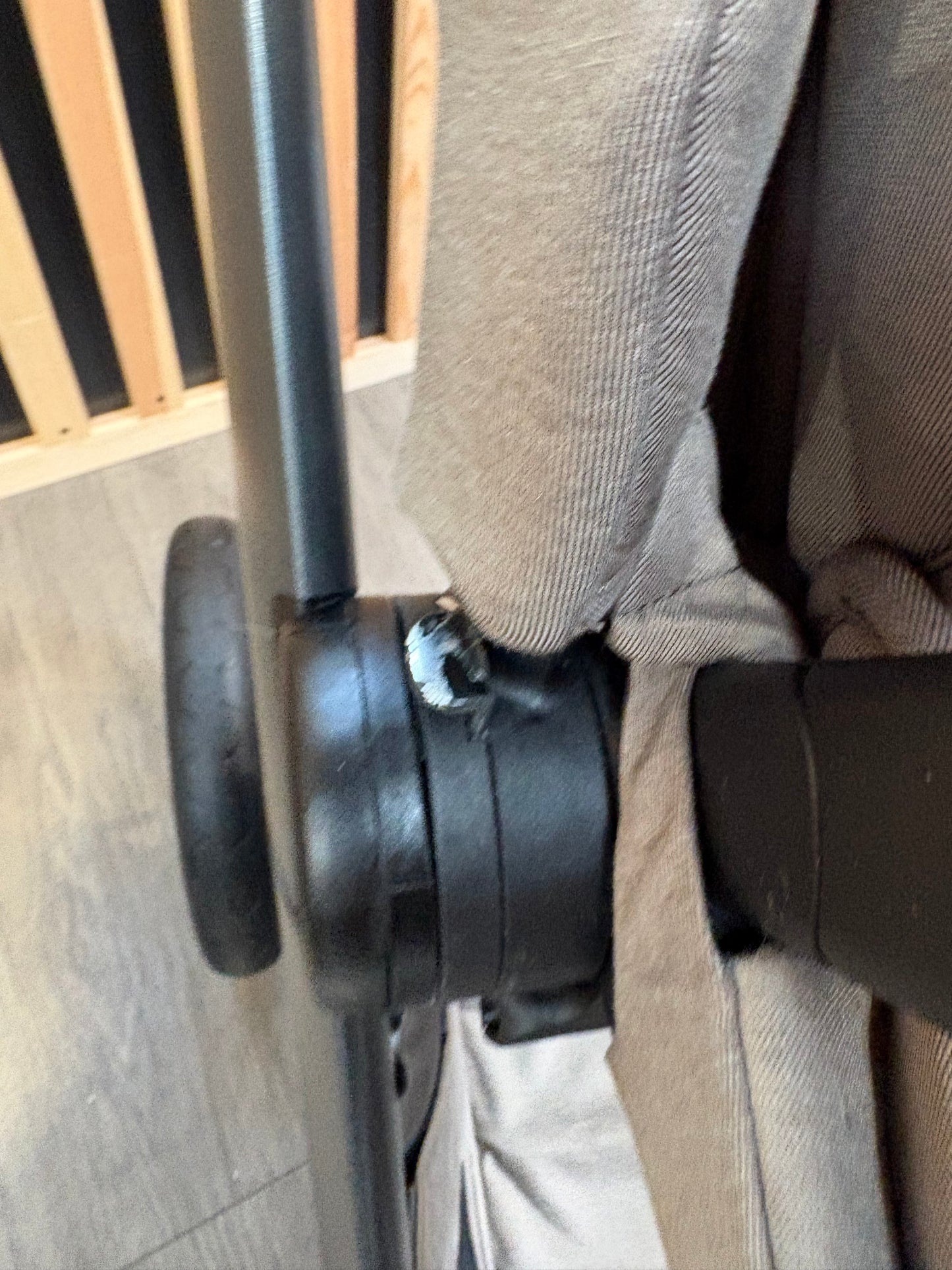PRE LOVED Maxi-Cosi Fame 3-in-1 Travel - Twillic Truffle/Black Wheels