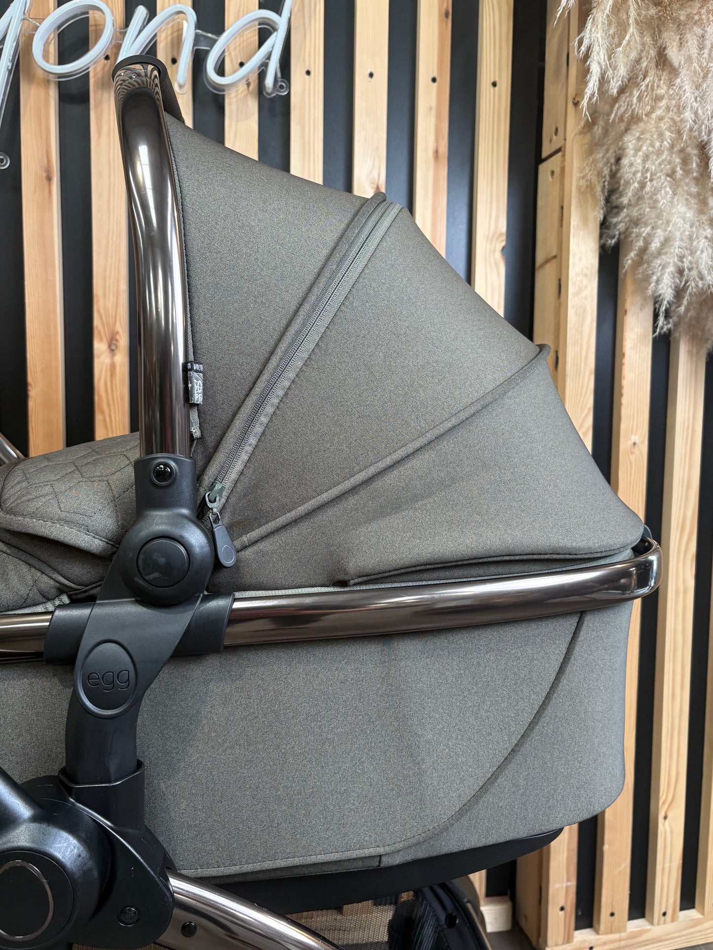 PRE LOVED egg3 Travel System - Hunter Green