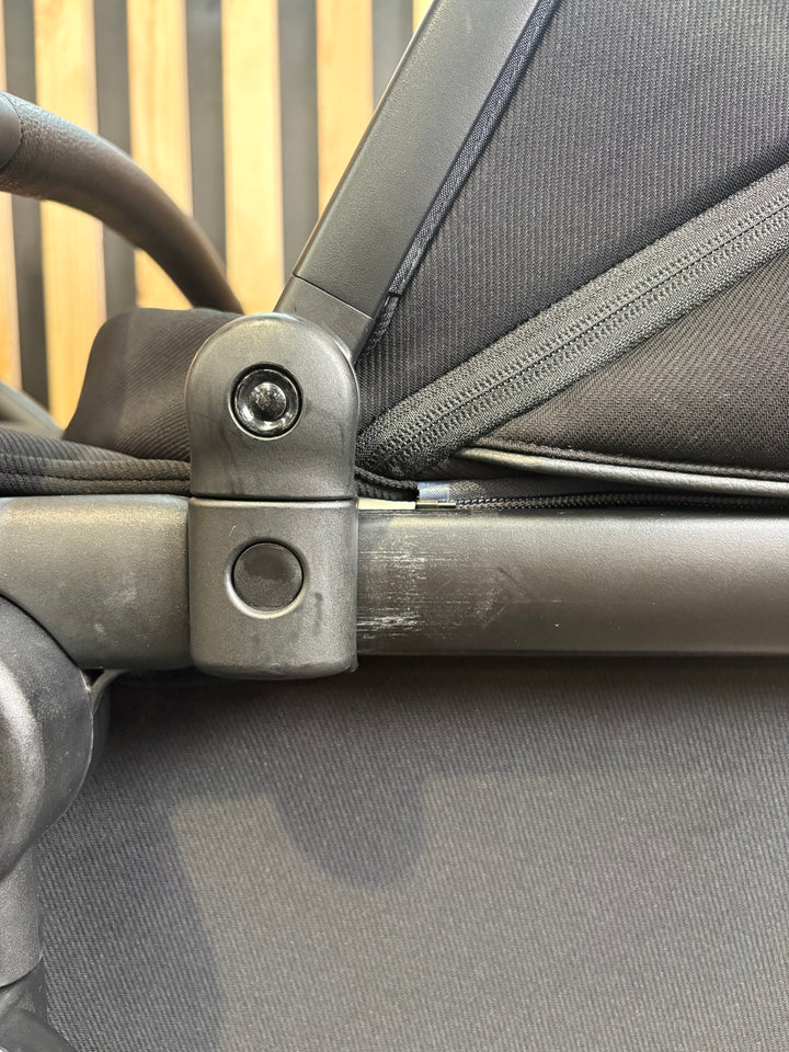 EX DISPLAY iCandy Peach 7 Travel System - Jet Black