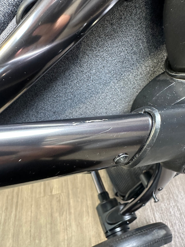 PRE LOVED egg2 Travel System - Quartz