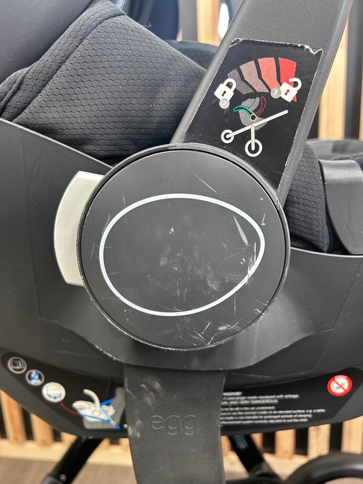 PRE LOVED egg2 Travel System - Just Black