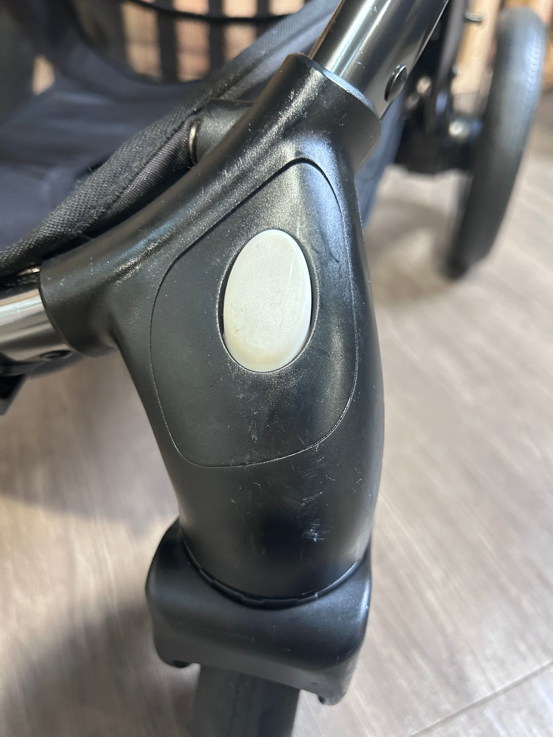 PRE LOVED egg2 Travel System - Olive