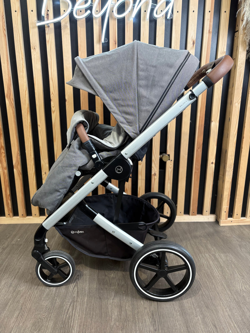PRE LOVED Cybex Balios 2-in-1 Travel System - Manhattan Grey