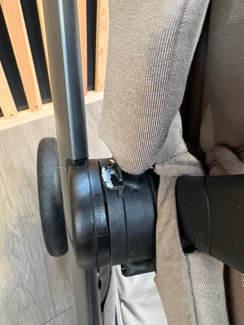 PRE LOVED Maxi-Cosi Fame 3-in-1 Travel - Twillic Truffle/Black Wheels