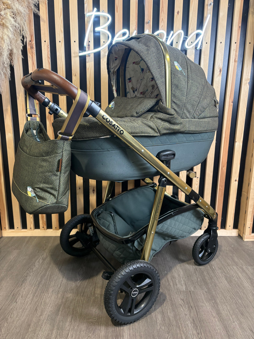 PRE LOVED Cosatto Wow Continental Travel System - Bureau