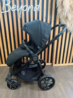 PRE LOVED Babystyle Oyster3 Parent-and-World Facing Pushchair - Pixel