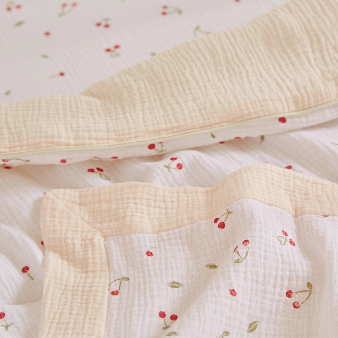 CuddleCo Universal Crib/Co-Sleeper Bedding Set - Ditsy Cherry