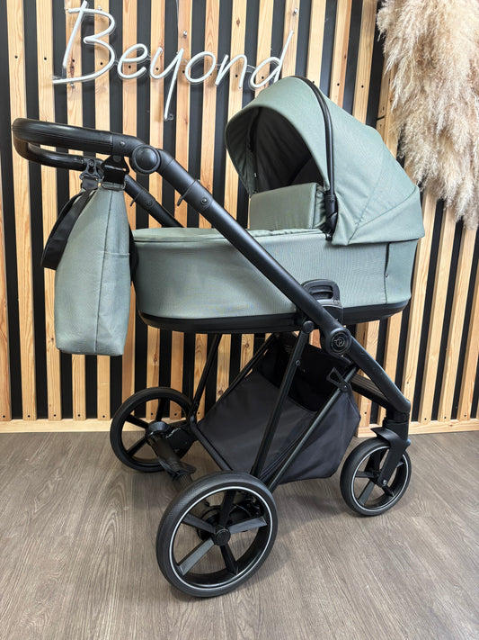 PRE LOVED Babystyle Prestige Vogue Travel System - Eden