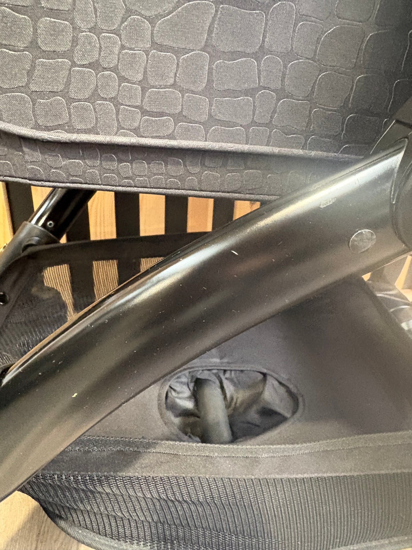 PRE LOVED egg2 Travel System - Jurassic Gold