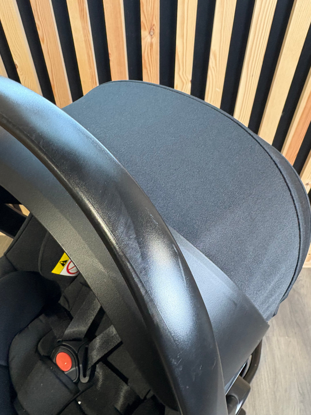 PRE LOVED Venicci Claro 4in1 Travel System Inc Isofix Base - Noir