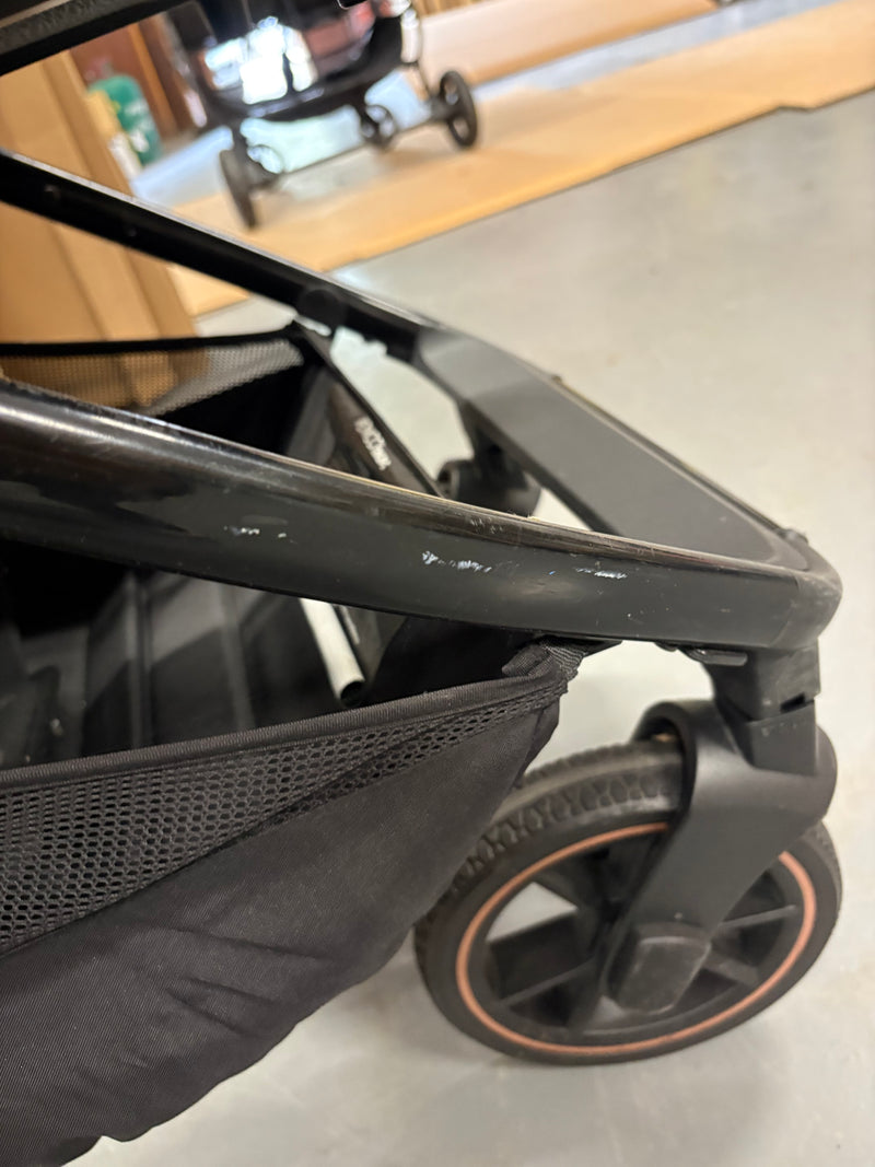PRE LOVED Venicci Tinum 2.0 Travel System - Stylish Black