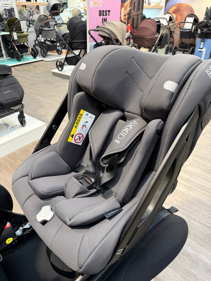 EX DISPLAY Axkid One 3 Car Seat - Artic Mist Grey