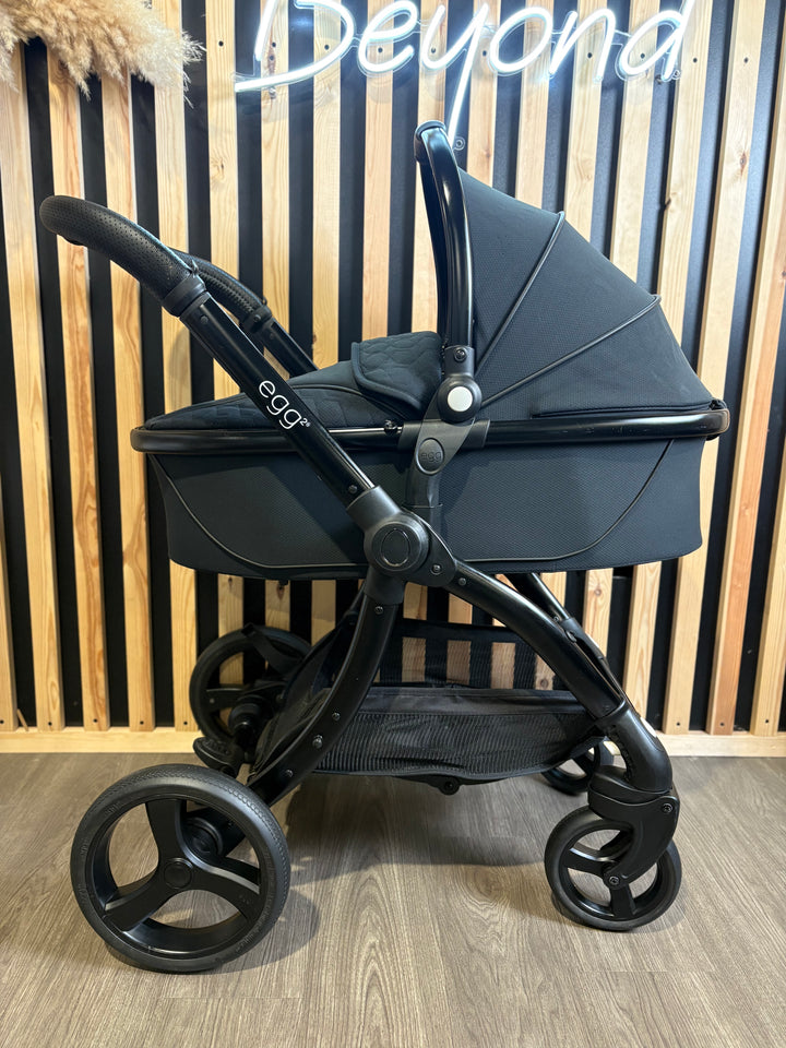 PRE LOVED egg2 Travel System - Just Black