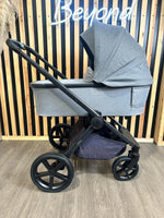 PRE LOVED Venicci Tinum Upline 2in1 Travel System - Classic Grey