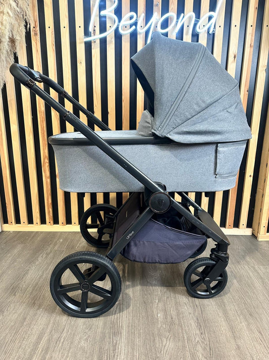 PRE LOVED Venicci Tinum Upline 2in1 Travel System - Classic Grey