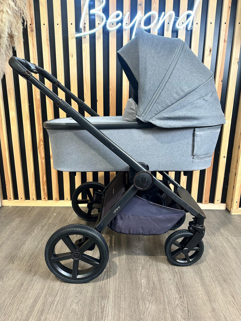 PRE LOVED Venicci Tinum Upline 2in1 Travel System - Classic Grey
