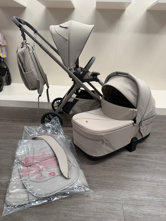 EX DISPLAY Venicci Tila Pram, Pushchair + Accessories - Latte