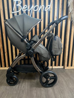 PRE LOVED egg2 Travel System - Hunter Green