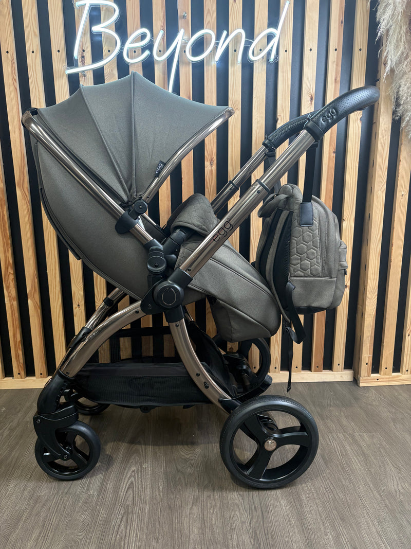 PRE LOVED egg2 Travel System - Hunter Green