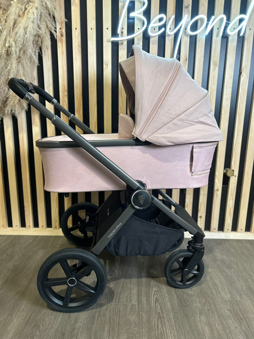 PRE LOVED Venicci Tinum Upline 3in1 Travel System Including Cosmo Car Seat - Misty Rose