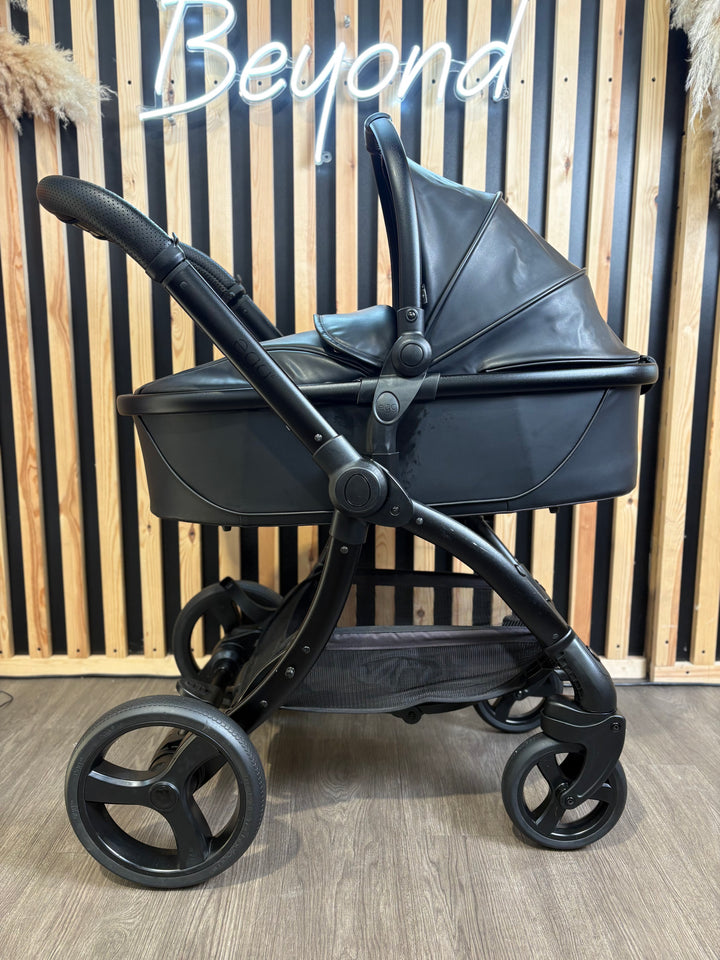 PRE LOVED egg2 Travel System - Stealth