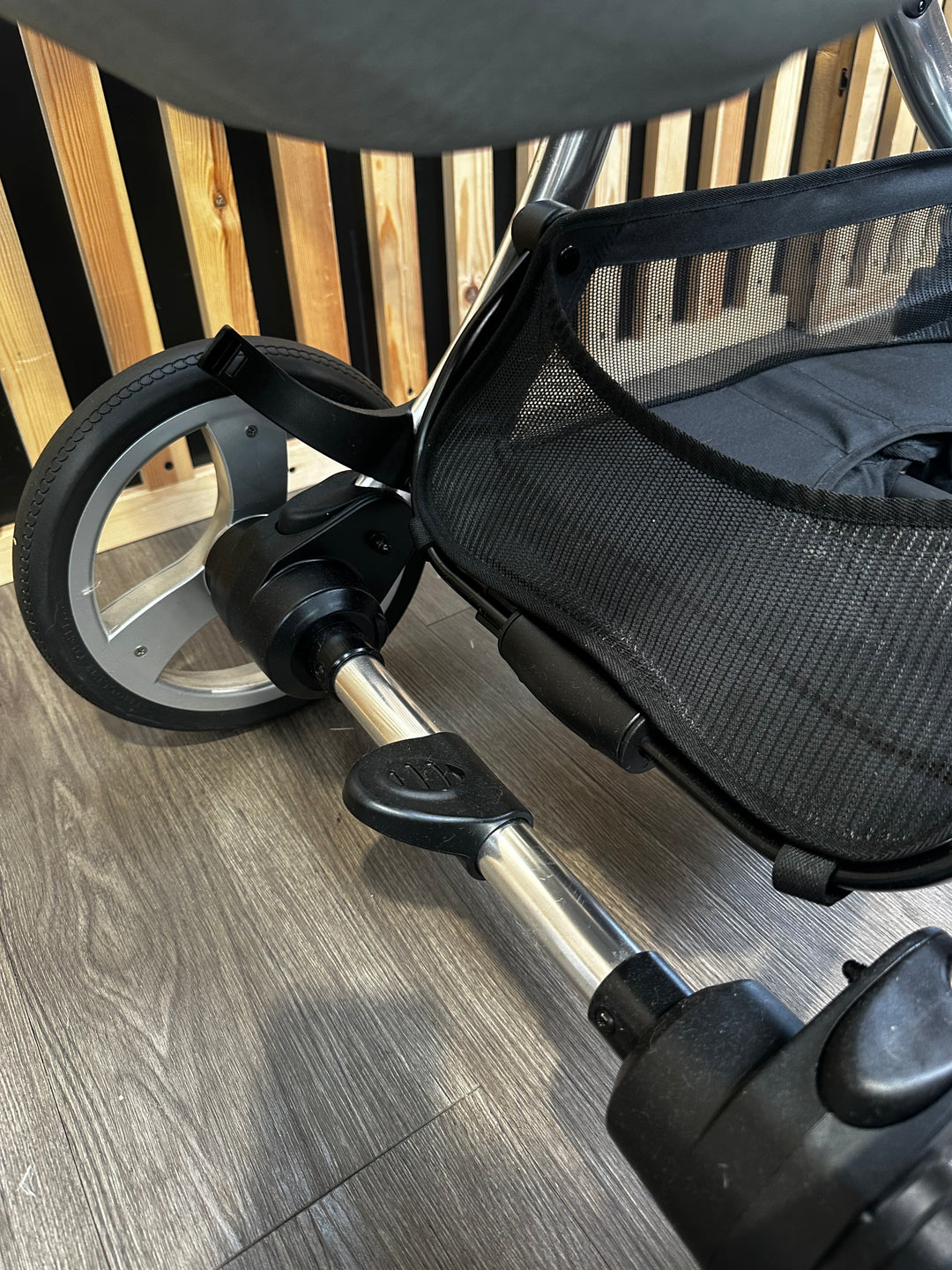 PRE - LOVED egg2 Monument Grey Travel system