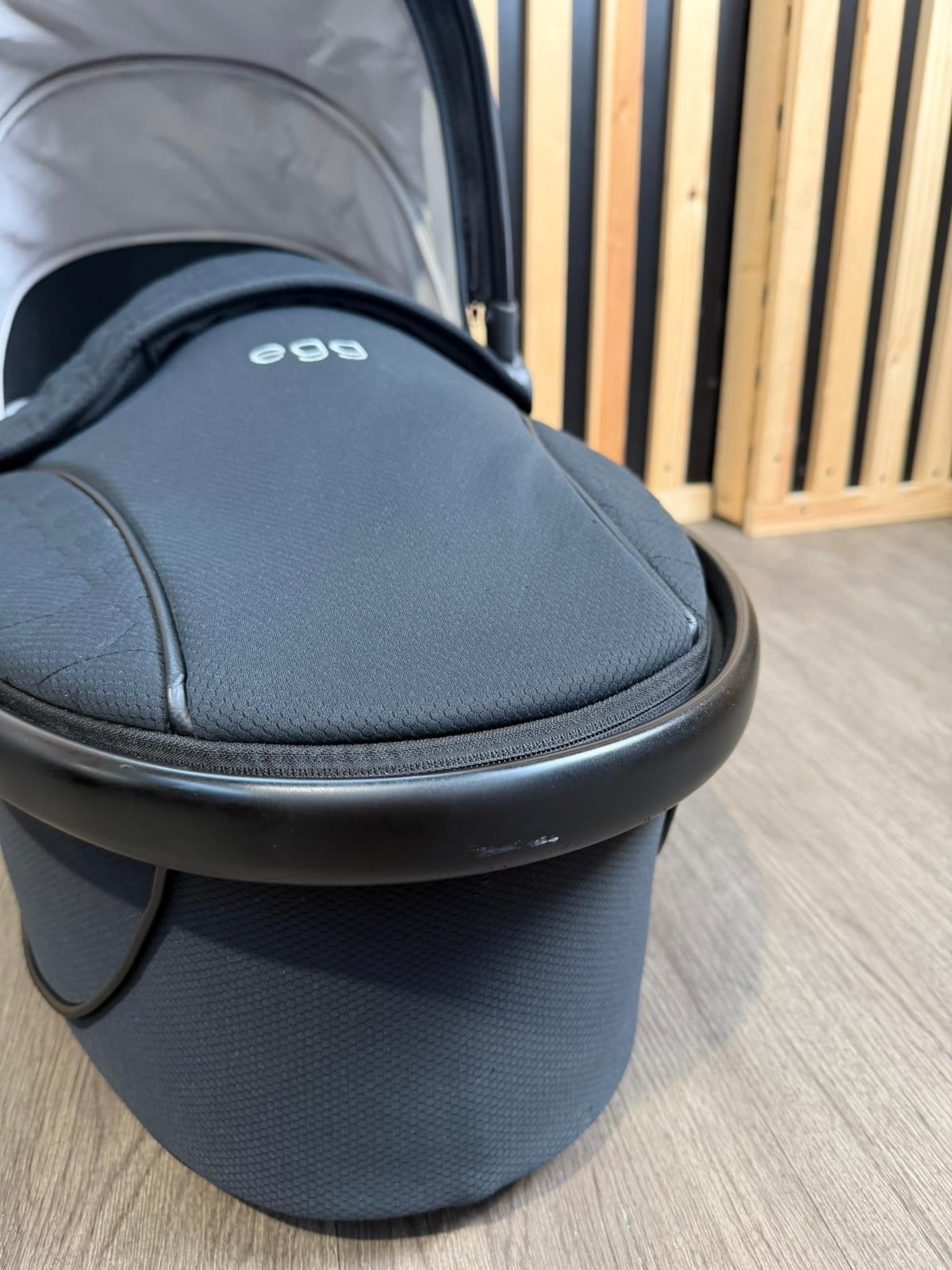 PRE LOVED egg2 Carrycot - Just Black