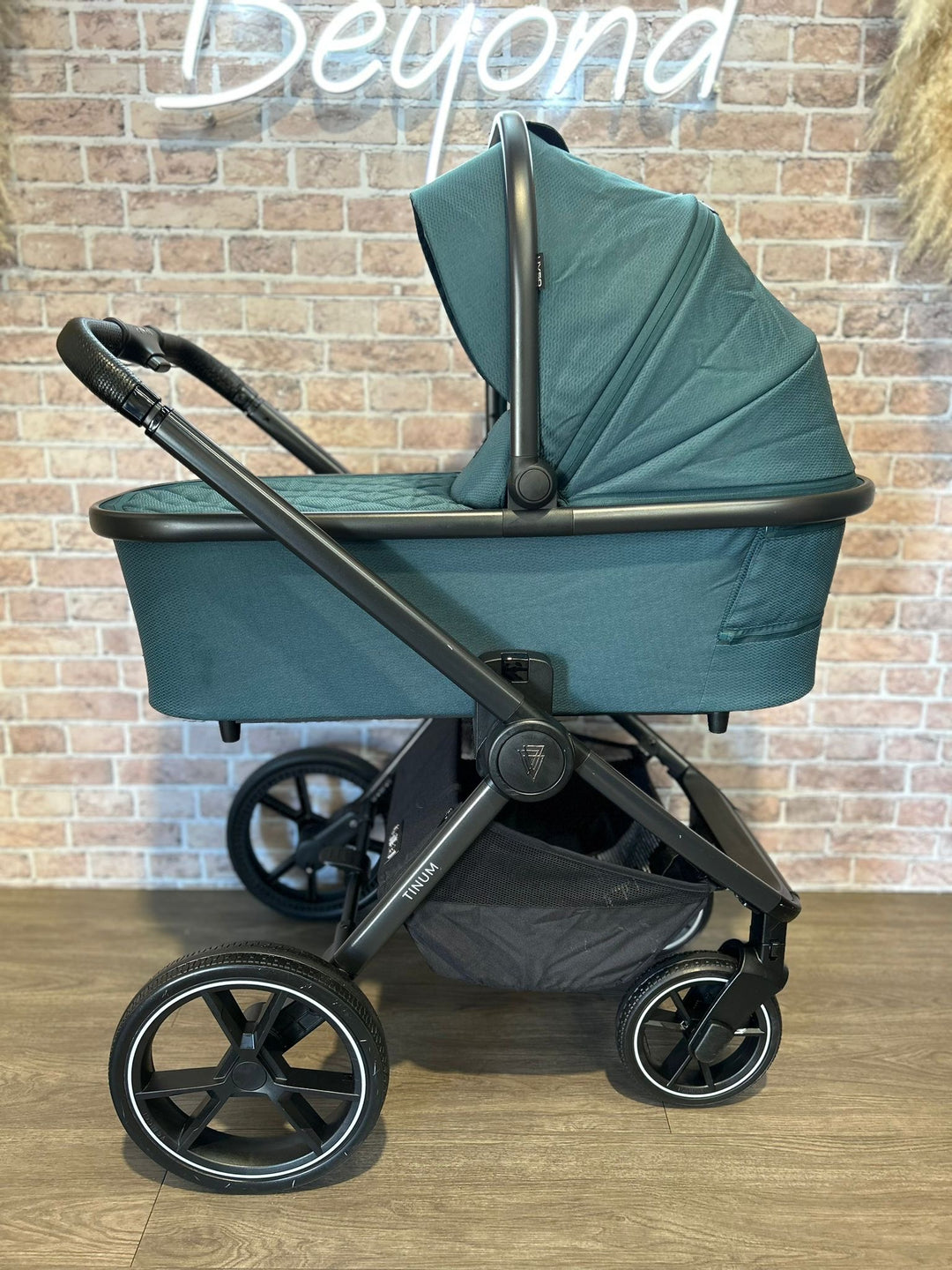 PRE LOVED Venicci Tinum 2.0 3 in 1 Travel System – Teal Bay