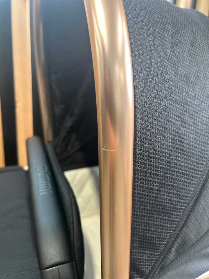 PRE LOVED Zummi Solo Travel System - Black & Rose Gold