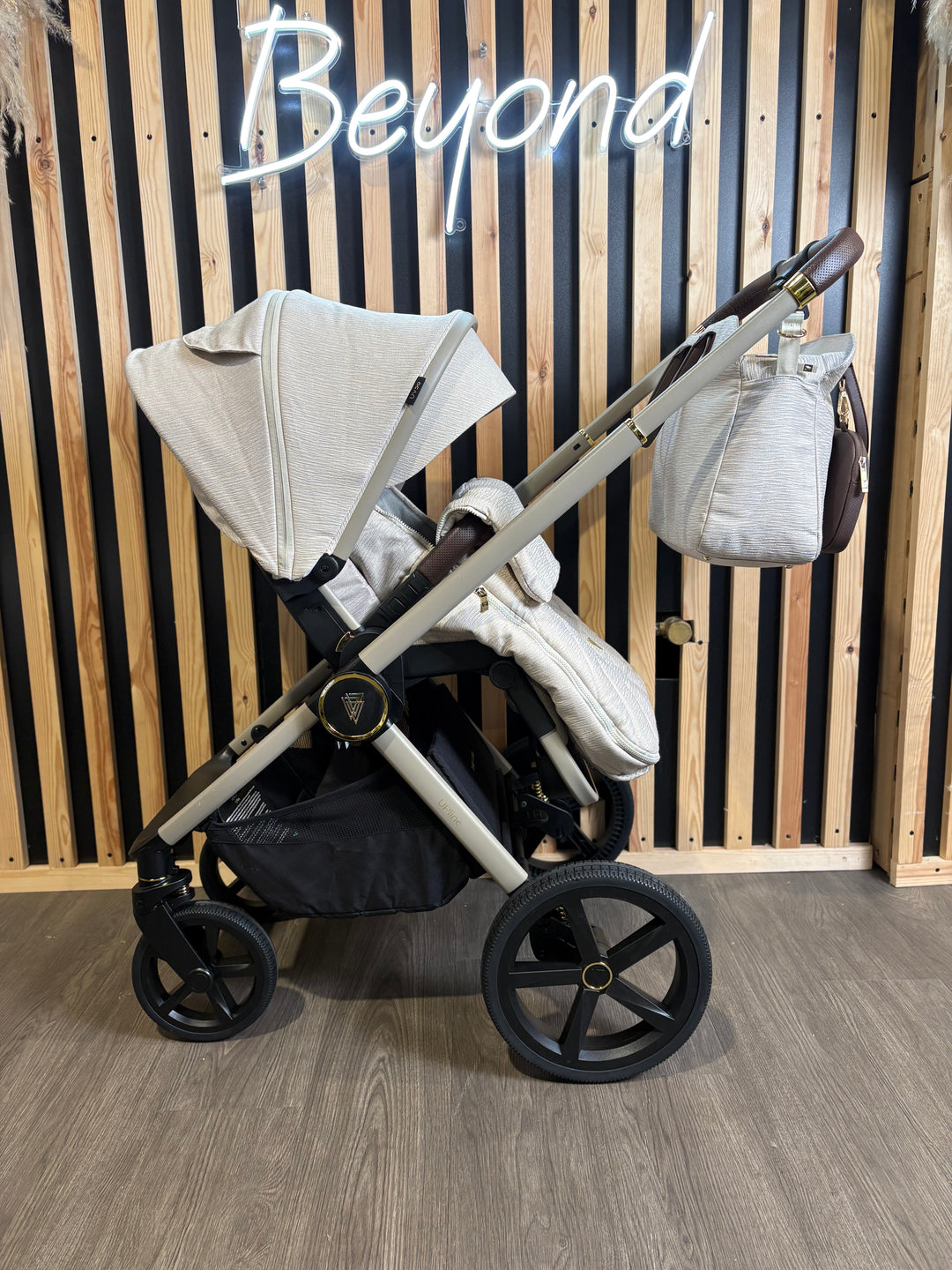 PRE LOVED Venicci Tinum Upline Travel System - Stone Beige
