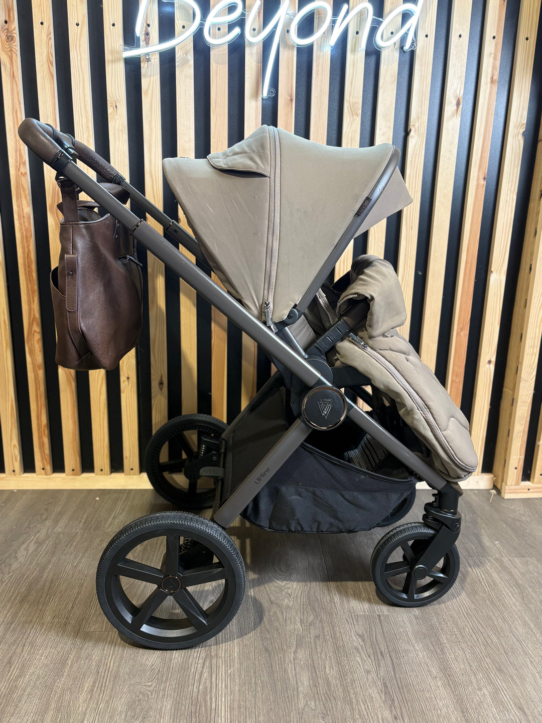 PRE LOVED Venicci Tinum Upline Pushchair - SE Powder